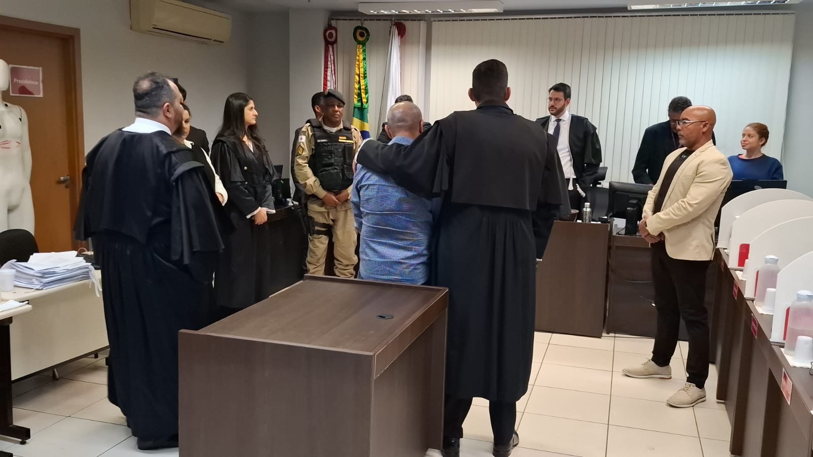 Bombeiro condenado por homicídio de policial negro