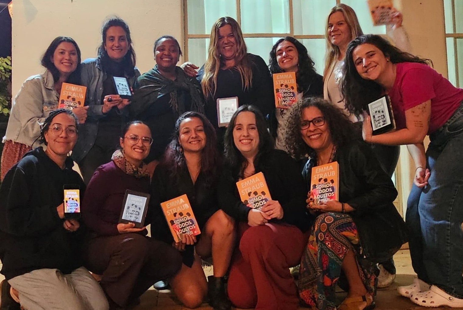 Mulheres encontram amizade e apoio em grupo de leitura de autoras femininas