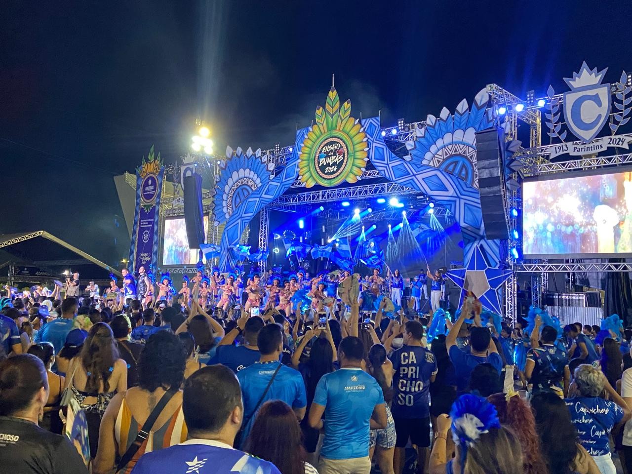 Festa de lançamento do álbum do Caprichoso em Manaus reúne multidão