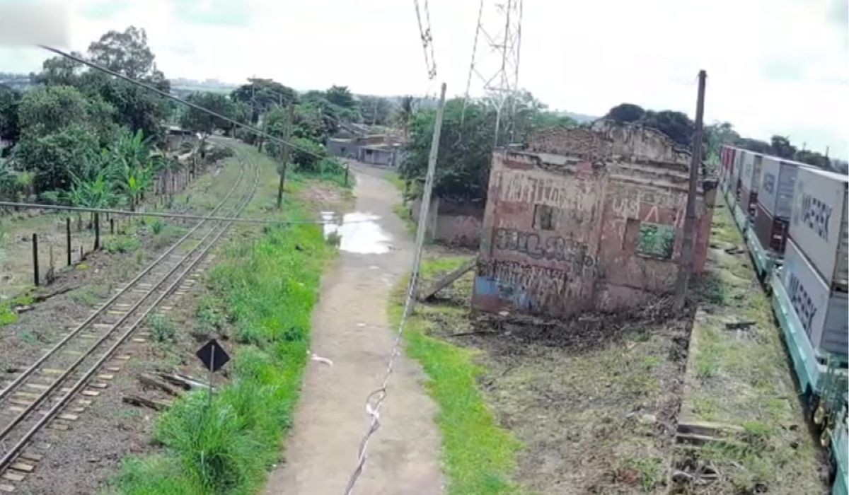 Moradores criam sistema online para monitorar trem que bloqueia passagem e causa transtornos há anos em Campinas