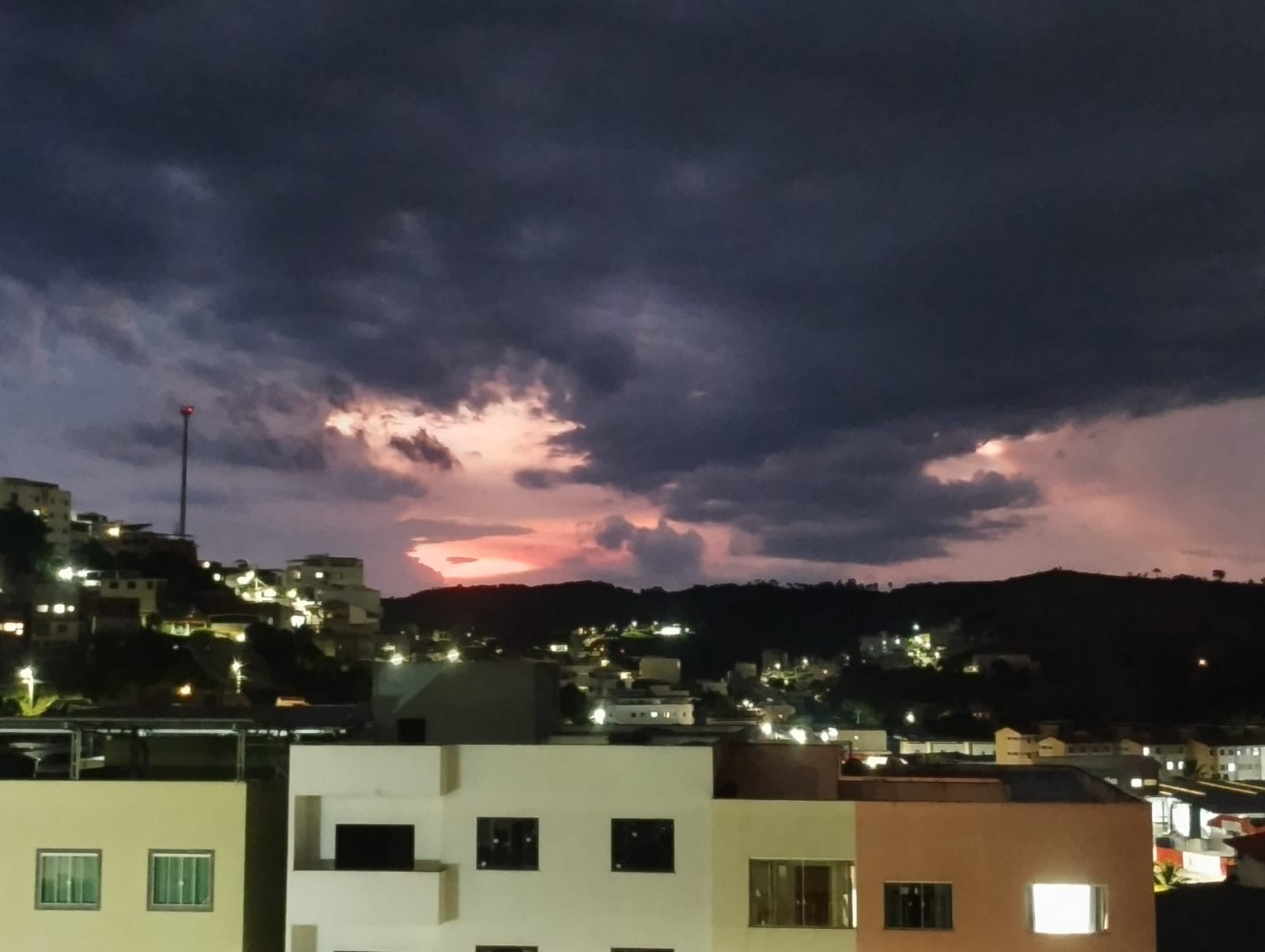 Calor, chuva e queda de temperatura: última semana de outubro será de instabilidade em Juiz de Fora e região