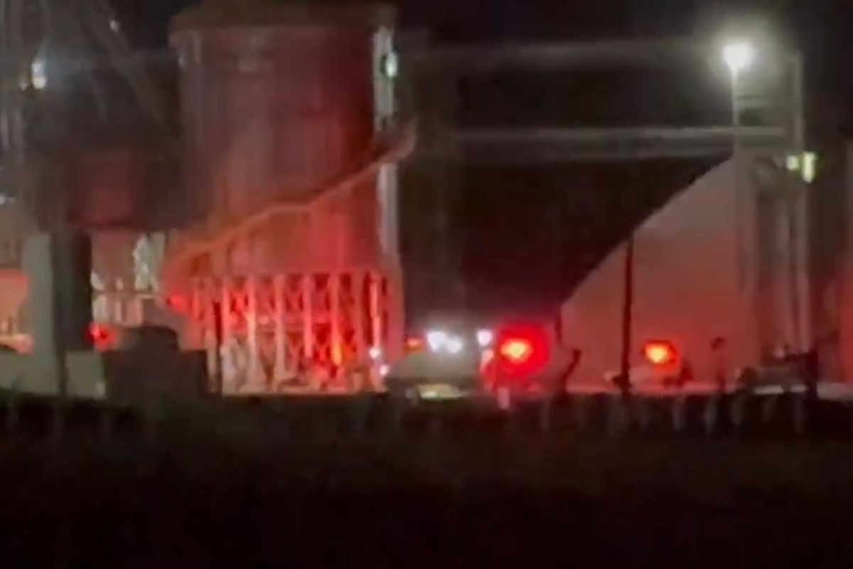 Trabalhador morre soterrado após cair em silo de milho em fábrica de ração, no Paraná