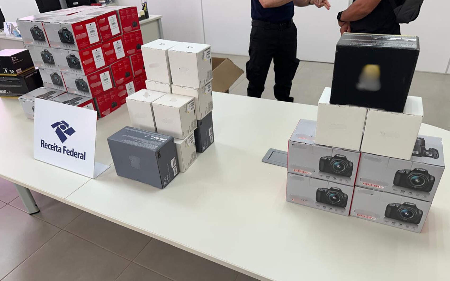Receita Federal apreende carga com R$ 200 mil em câmeras fotográficas declaradas por R$ 1 em Ribeirão Preto