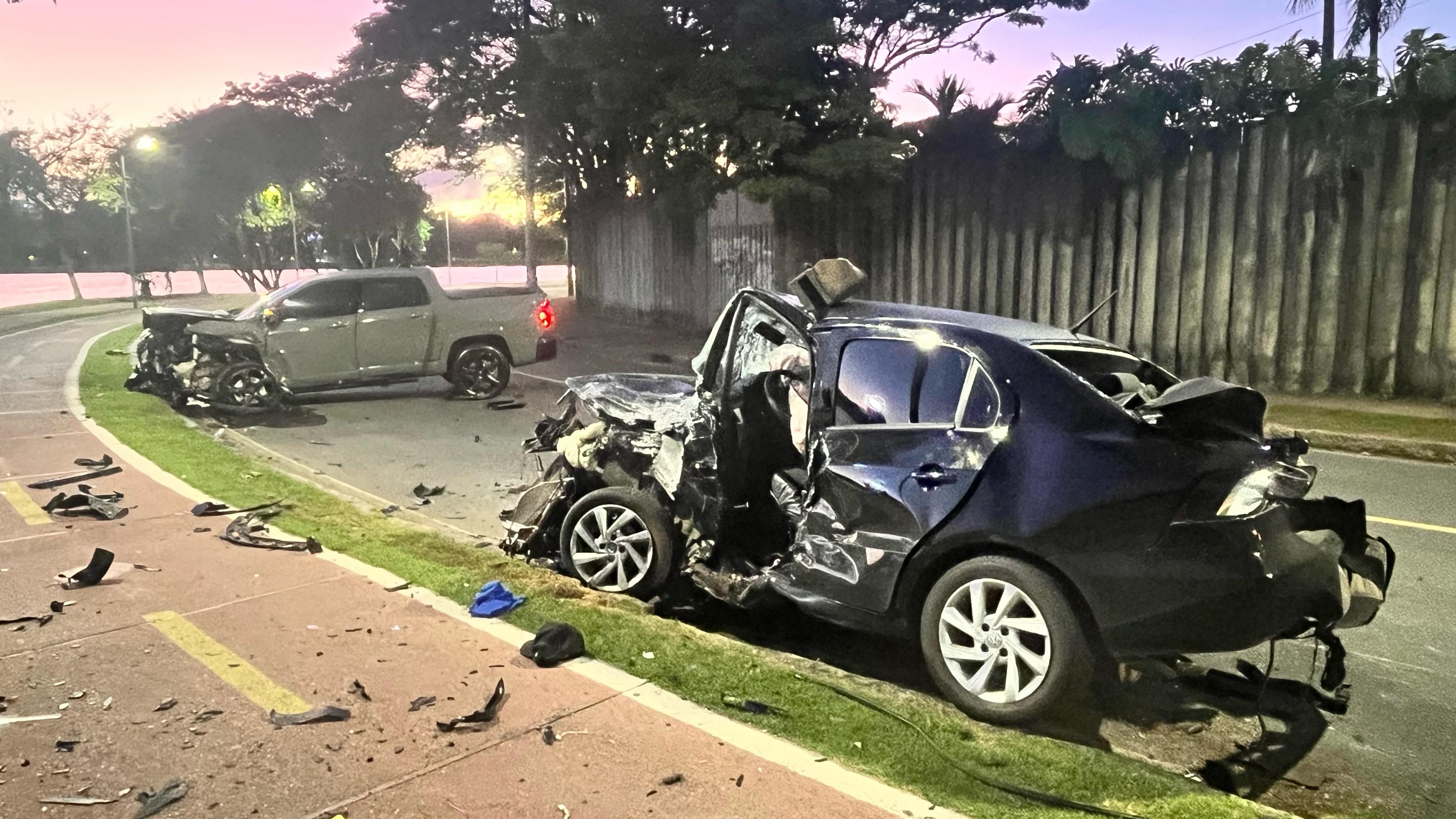 Acidente entre carro e caminhonete deixa uma pessoa morta na orla da Lagoa da Pampulha, em BH