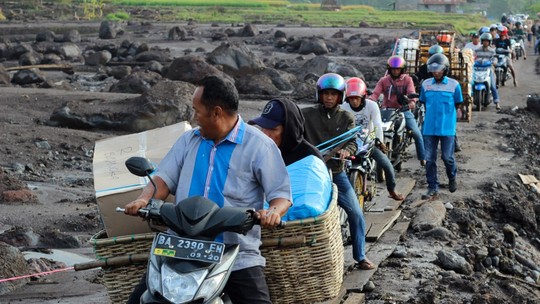 Inundações deixam 50 mortos e 27 desaparecidos na Indonésia