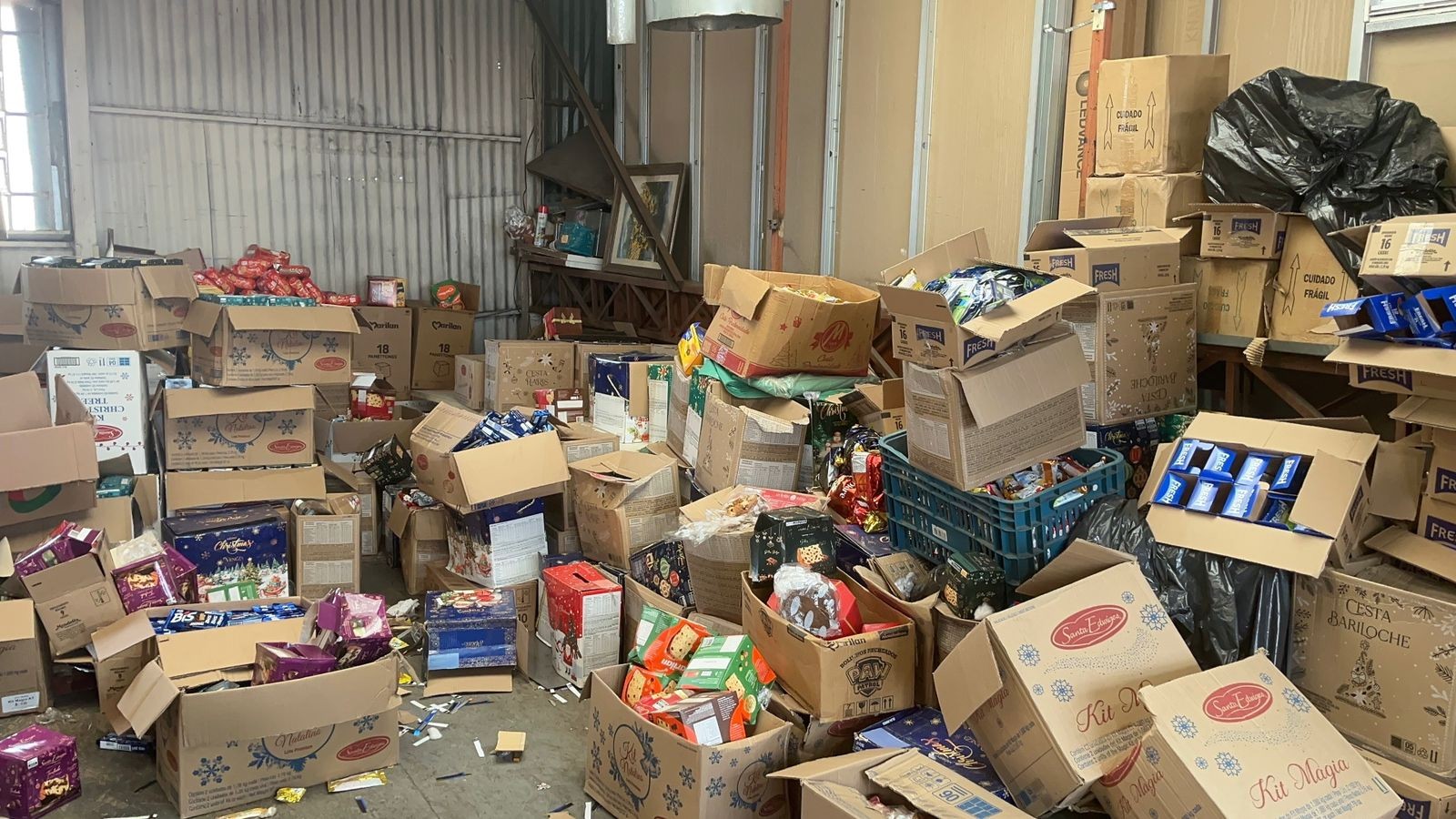 Polícia apreende alimentos vencidos em depósito de Campinas