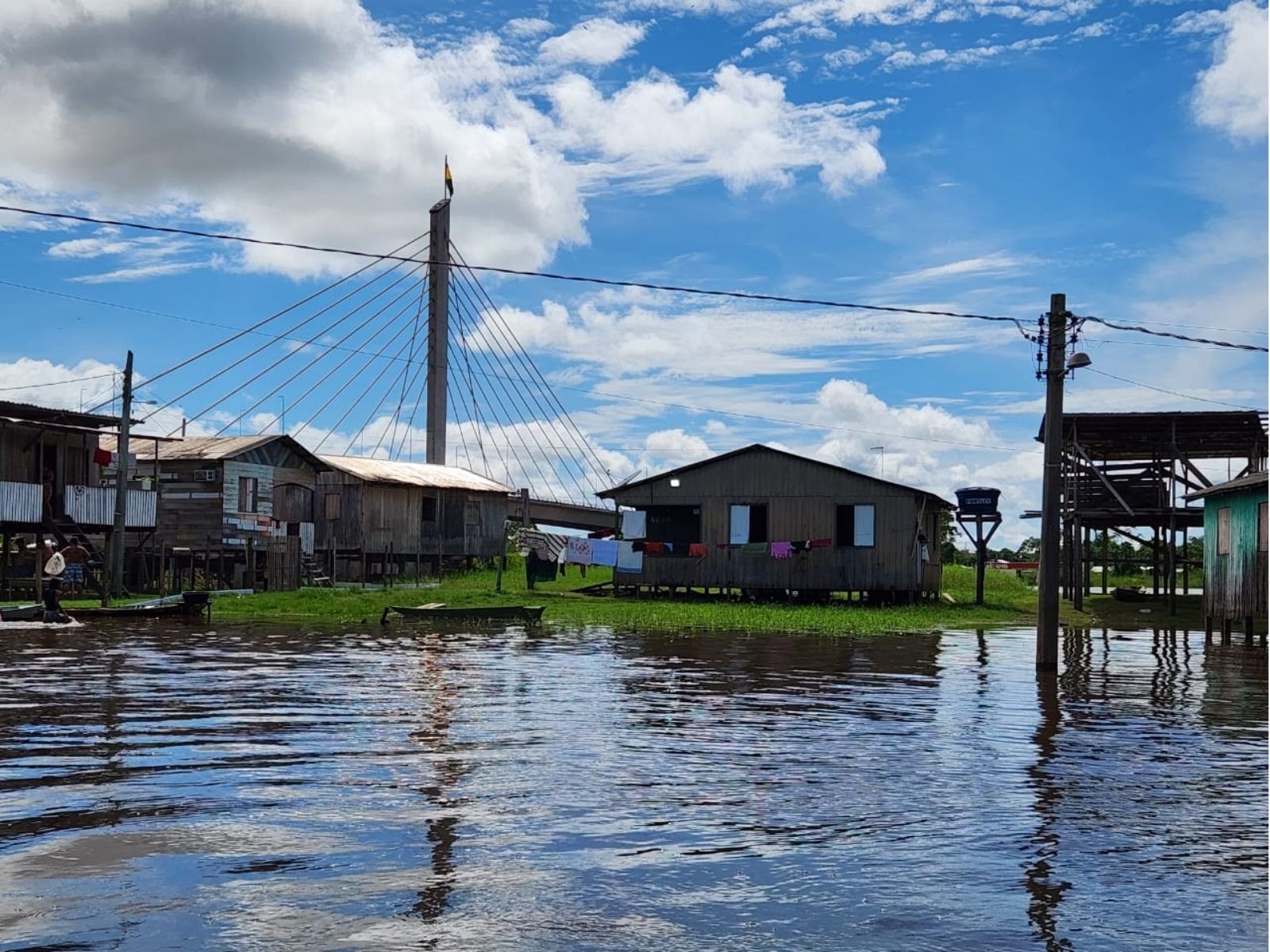 Rio Juruá ultrapassa cota de transbordo e deixa mais de 1,4 mil famílias atingidas no interior do AC