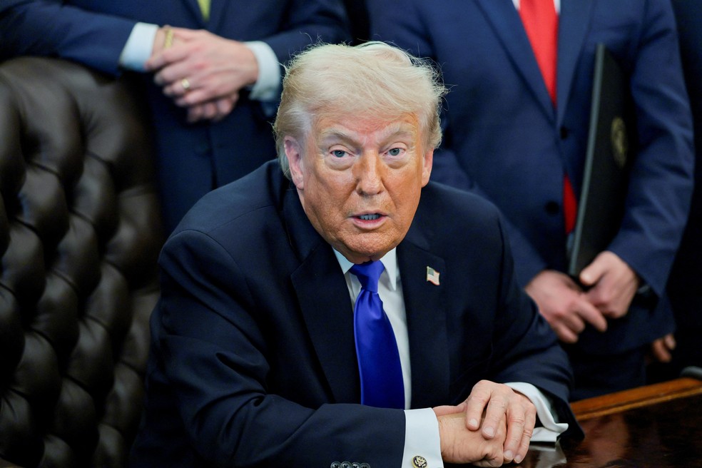 O presidente dos Estados Unidos, Donald Trump, durante conversa com jornalistas na Casa Branca em 30 de abril de 2026 — Foto: REUTERS/Jonathan Ernst