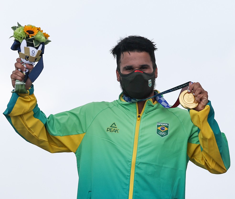 Italo Ferreira levou a medalha de ouro nos Jogos Olímpicos Tóquio 2020, realizados em 2021 devido à pandemia. — Foto: Jonne Roriz/COB