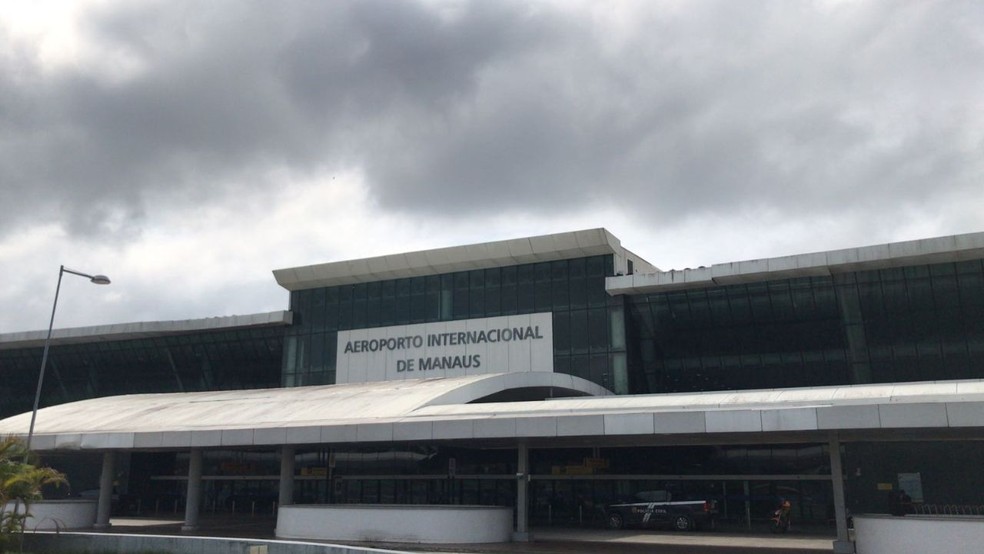 Fachada do Aeroporto Internacional de Manaus com céu nublado — Foto: Hariel Fontenelle/g1