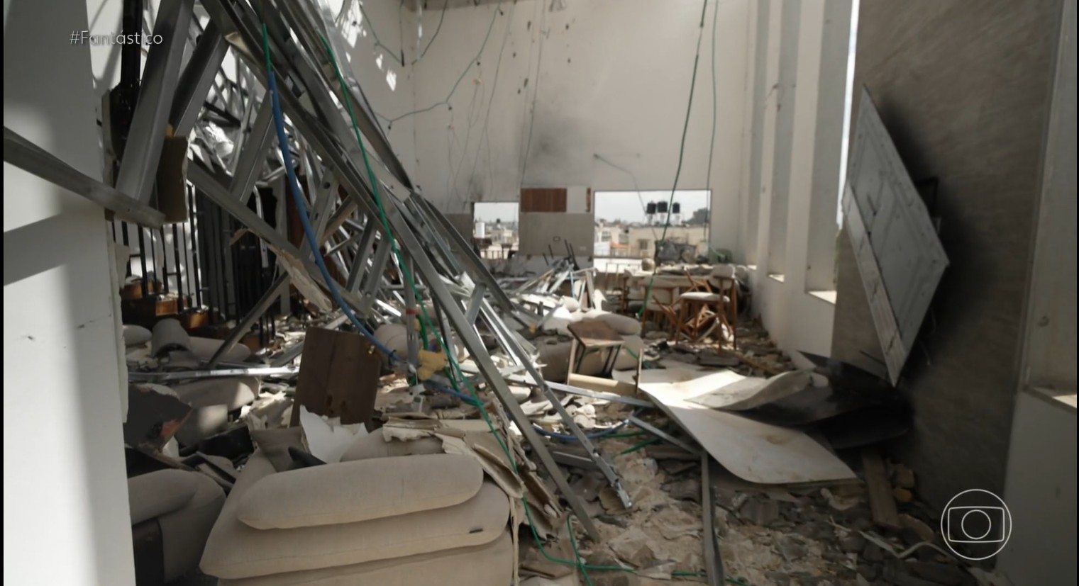 Mãe e filho escaparam por segundos de explosão em carro, mas foram arrastados por choque e estão traumatizados, diz pai