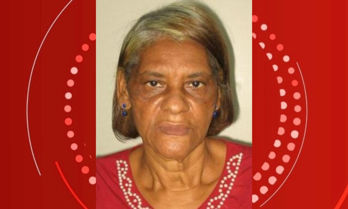 Corpo de idosa morta a facadas é encontrado em quintal de casa em Feira de Santana