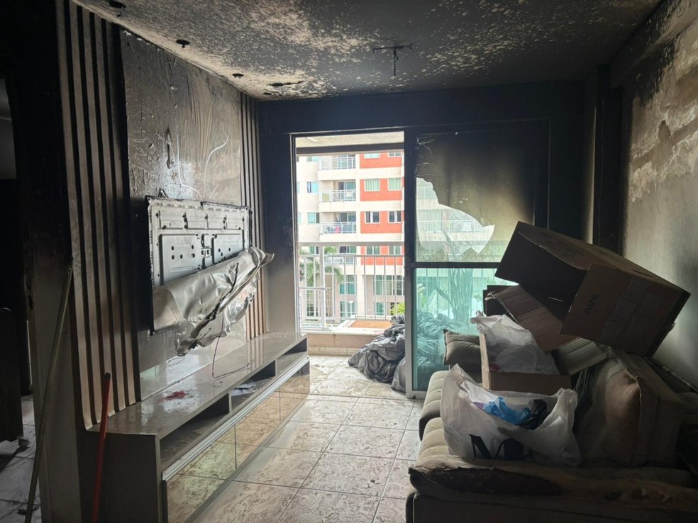 Incêndio atingiu apartamento no bairro Presidente Kennedy, em Fortaleza. — Foto: Kilvia Muniz/SVM.
