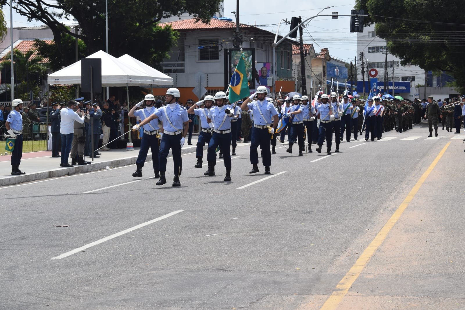 Natalenses acompanham desfile cívico em comemoração à Independência do Brasil