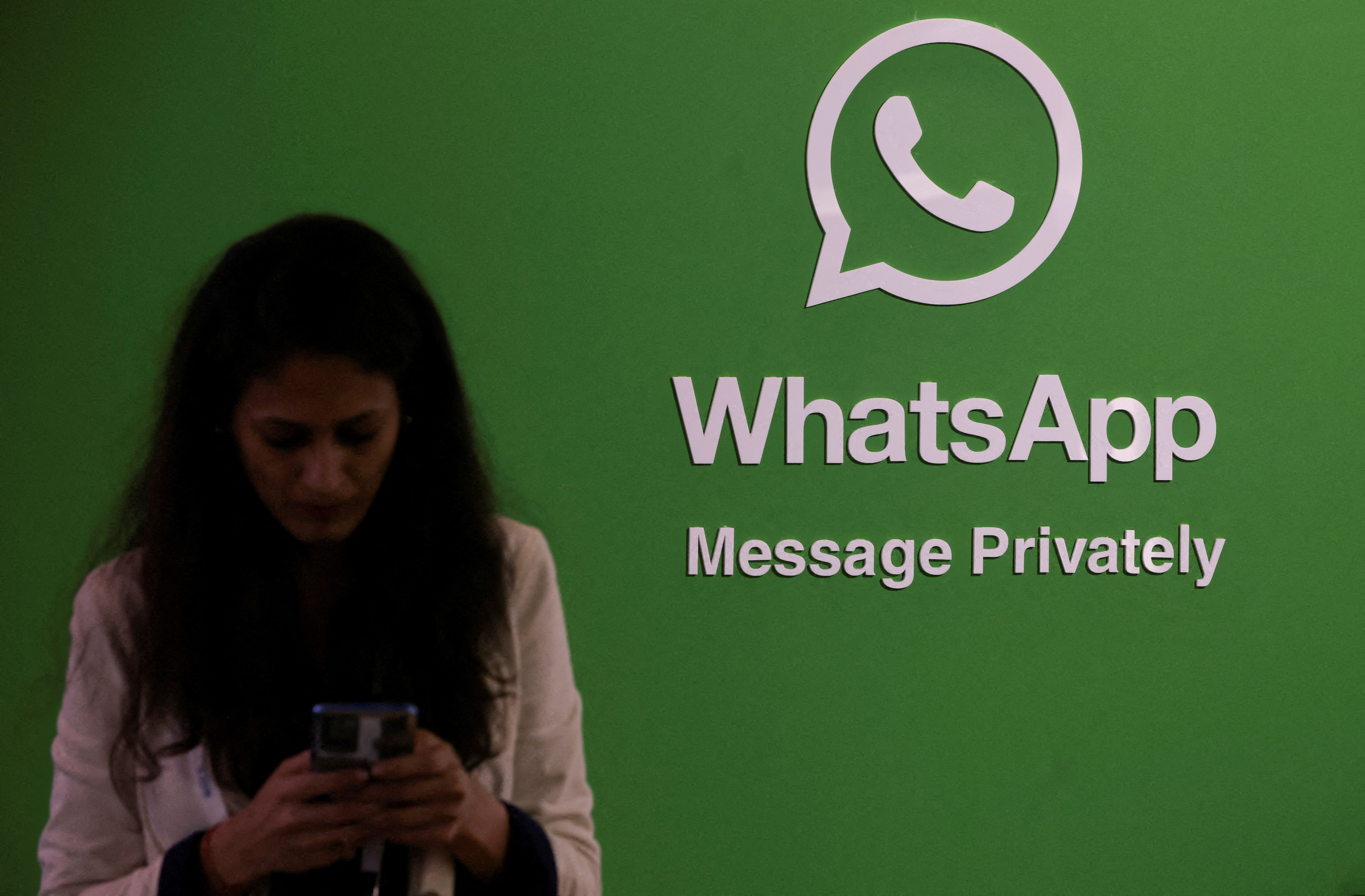 WhatsApp diz que empresa de software espião Paragon vigiou usuários do app em diversos países