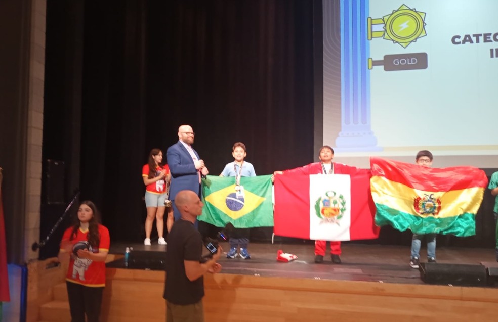 Cearense ganha medalha de ouro em sua categoria em Olimpíada de Matemática — Foto: Arquivo pessoal