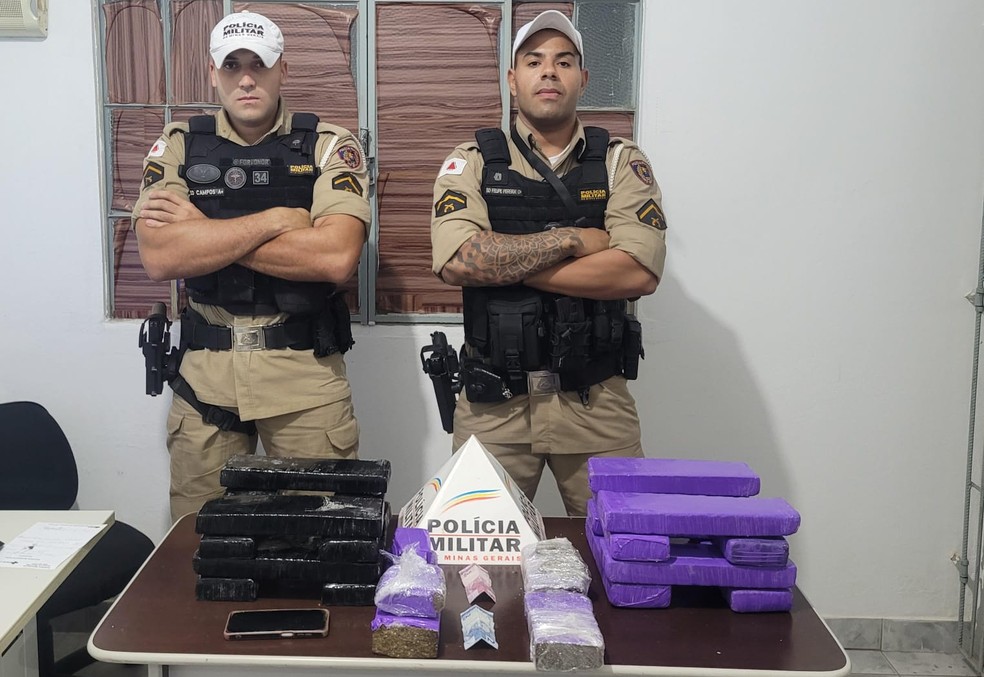 Homem é preso em flagrante pela PMRv na MGC-381 transportando drogas em ônibus intermunicipal — Foto: Polícia Militar Rodoviária