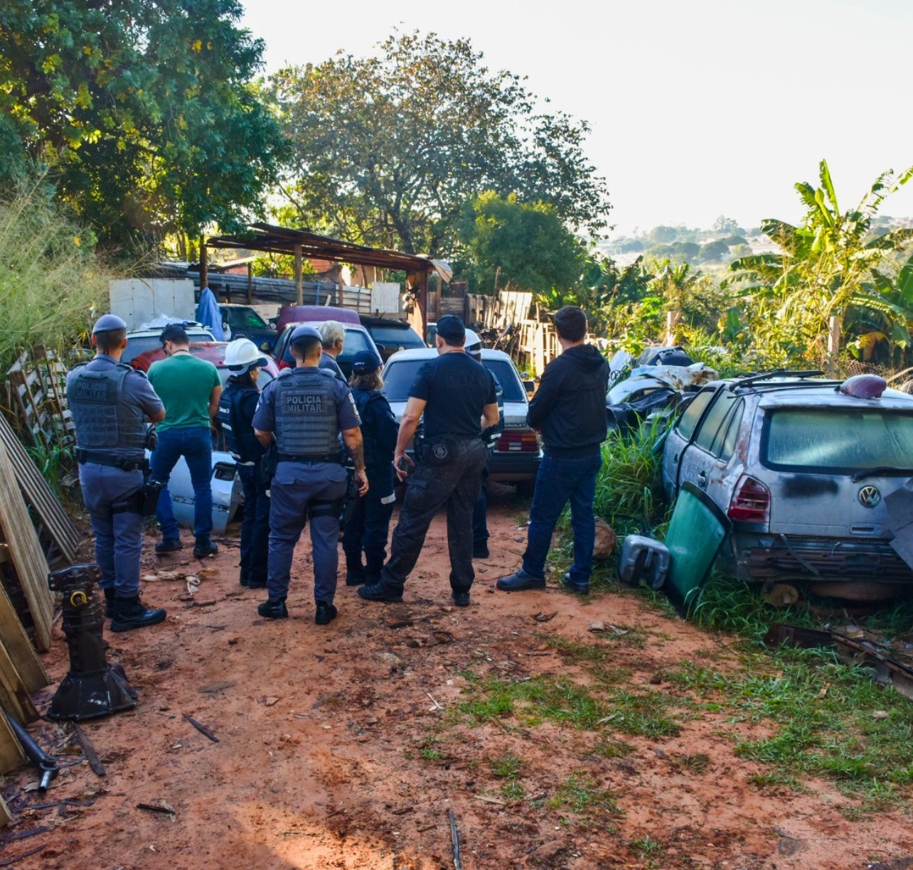 Operação interdita dois desmanches irregulares em Bauru