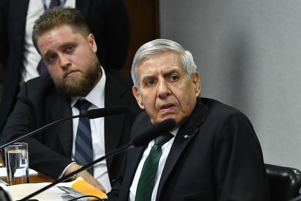 Ex-ministro do GSI Augusto Heleno, em depoimento à CPI dos Atos Golpistas — Foto: Geraldo Magela/Agência Senado