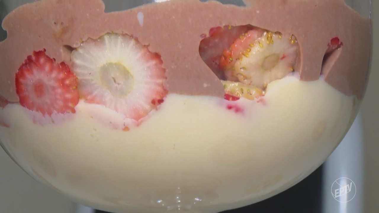 'Sabor de Casa': confeiteira ensina receita irresistível de bombom de morango na travessa