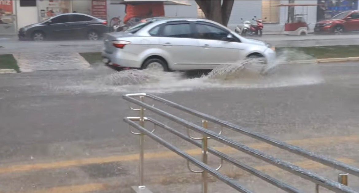 Temporal atinge cidades do Amazonas e Defesa Civil emite alerta severo para risco de alagamentos em Manaus