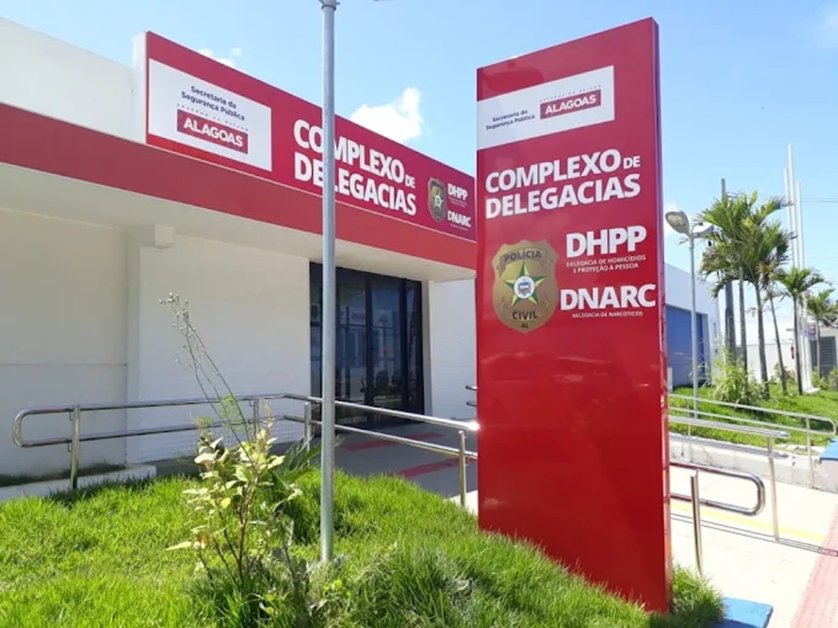 Homem é preso suspeito de jogar álcool e ameaçar atear fogo na esposa e em filho de sete meses em Maceió