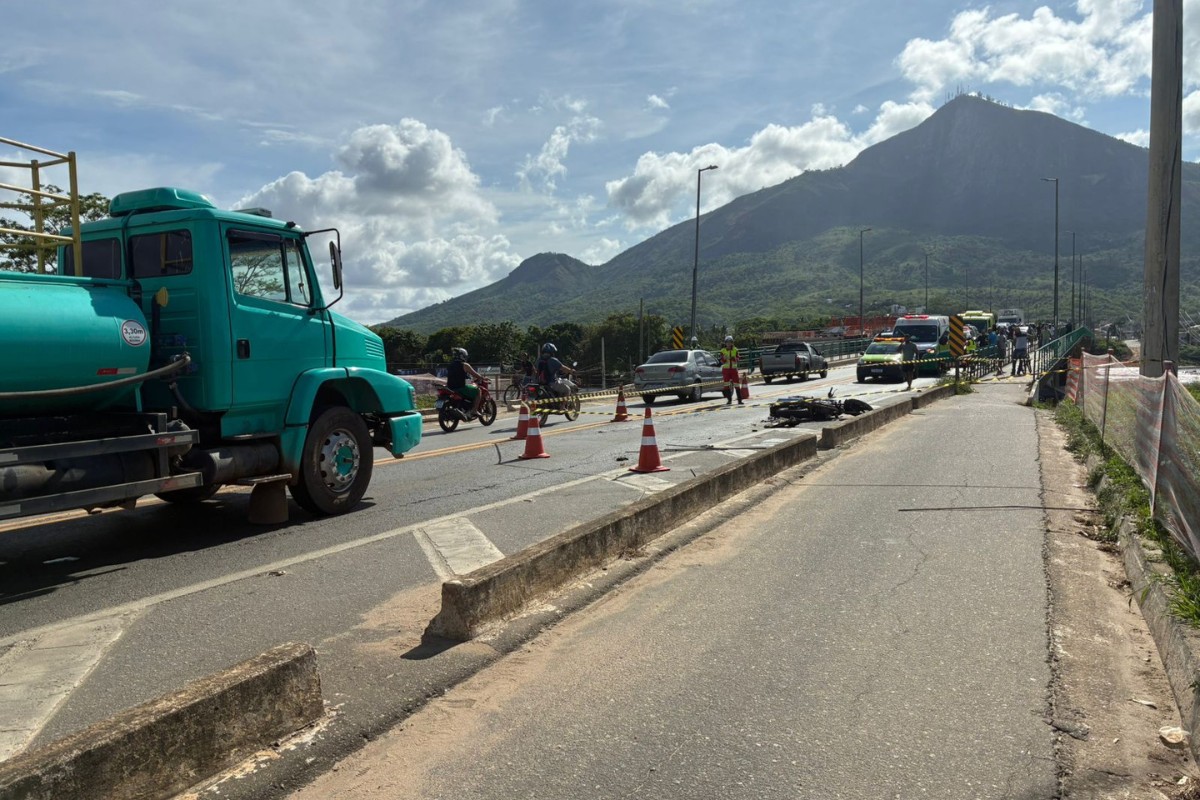 Acidente mata motociclista e deixa trânsito interditado na BR-116 em Governador Valadares 