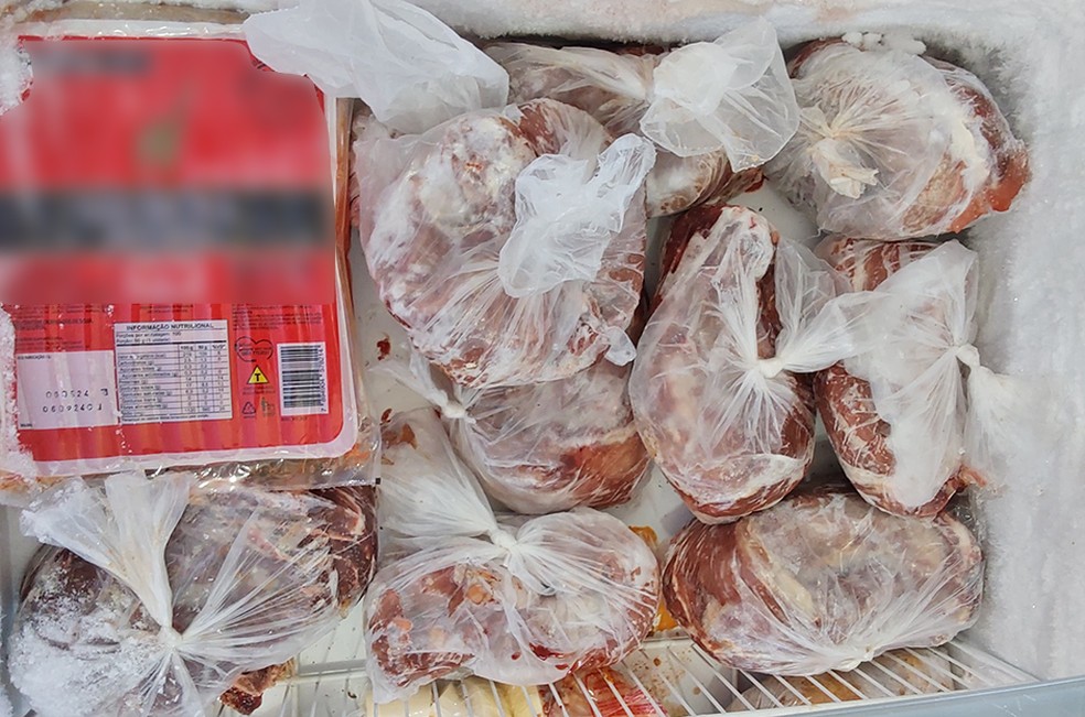 Carnes apreendidas durante operação — Foto: MPMG/Divulgação