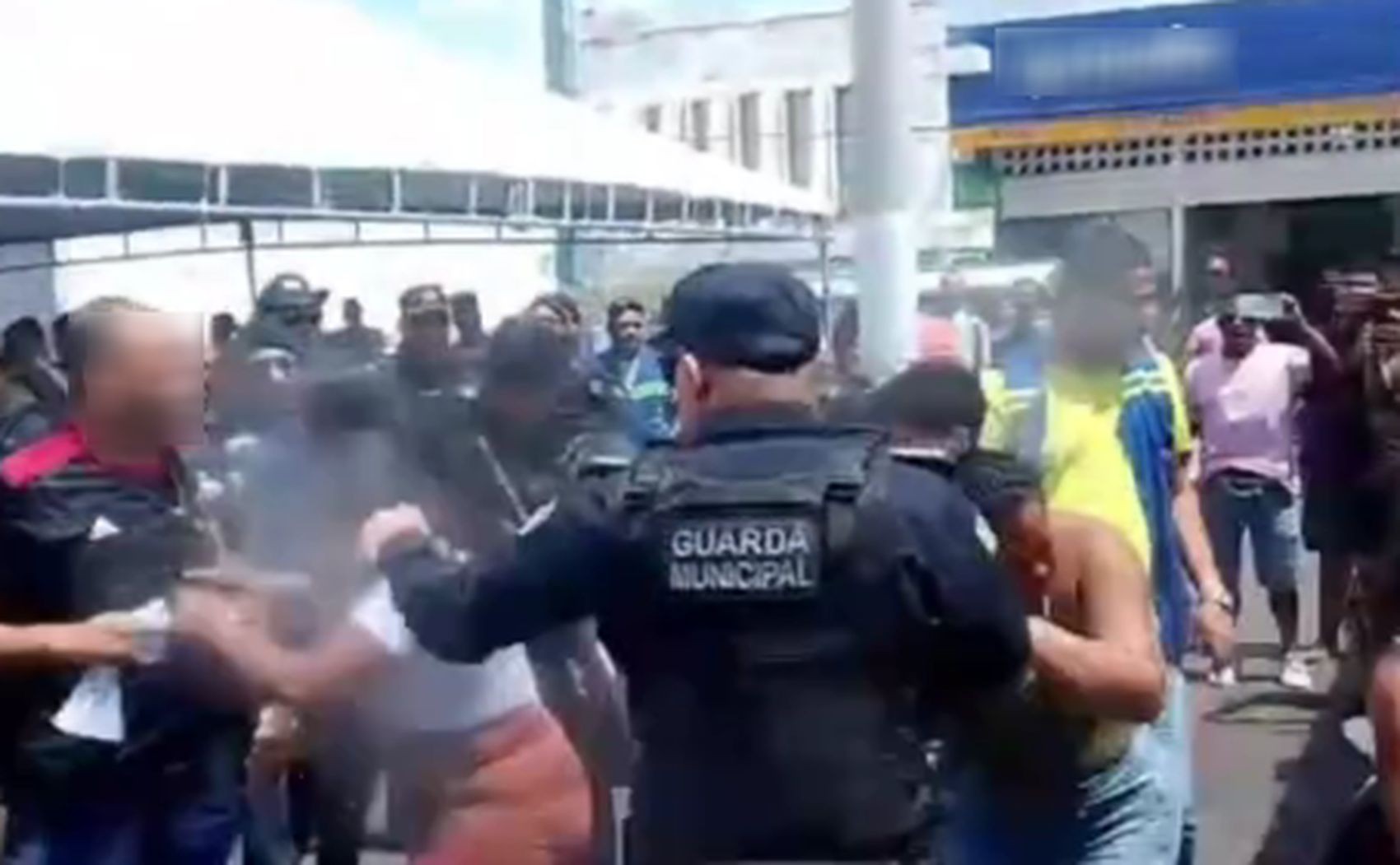 Briga gera tumulto generalizado entre ambulantes no Centro de Aracaju