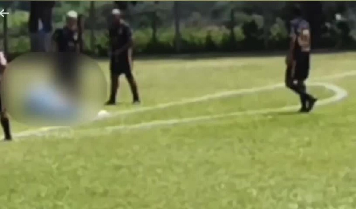 Adolescentes são apreendidos jogando bola na rua, diz família