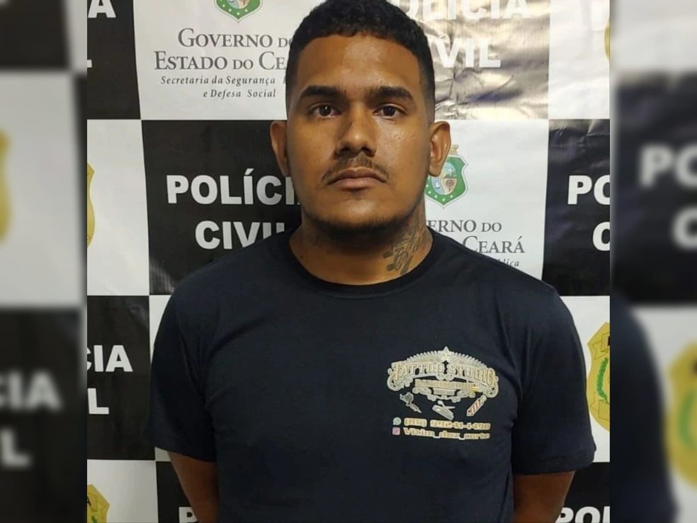João Vitor Oliveira Braga, de 24 anos, dono da barbearia, avisou ao primo sobre a presença do cliente, que seria de uma facção rival. — Foto: Reprodução