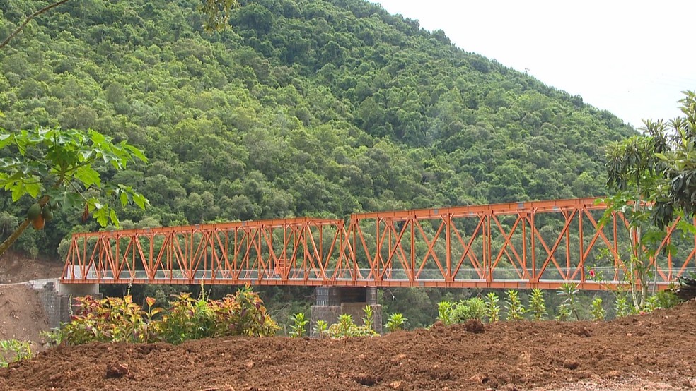 Após quatro meses, ponte de Nova Roma do Sul é inaugurada — Foto: Reprodução/RBS TV