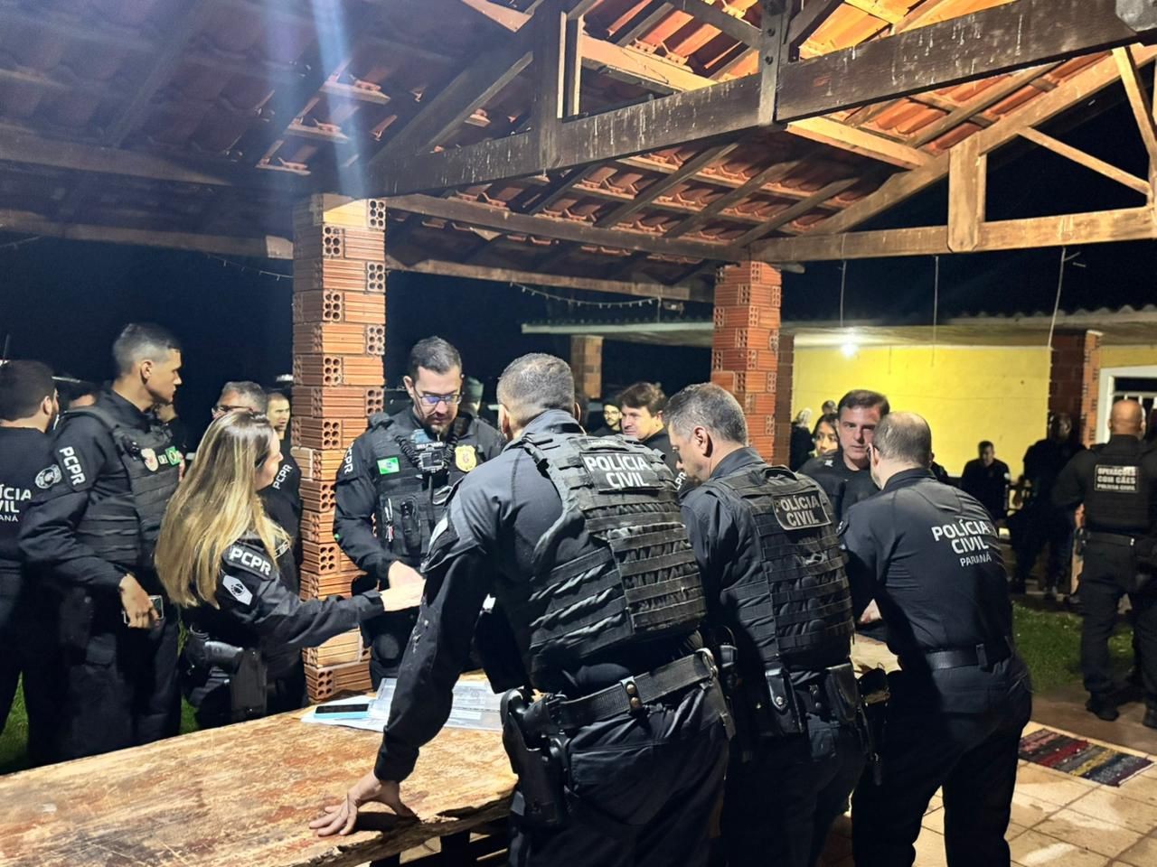 Apreensão de celular ajuda polícia a descobrir grupo de mensagens de membros do PCC no Paraná