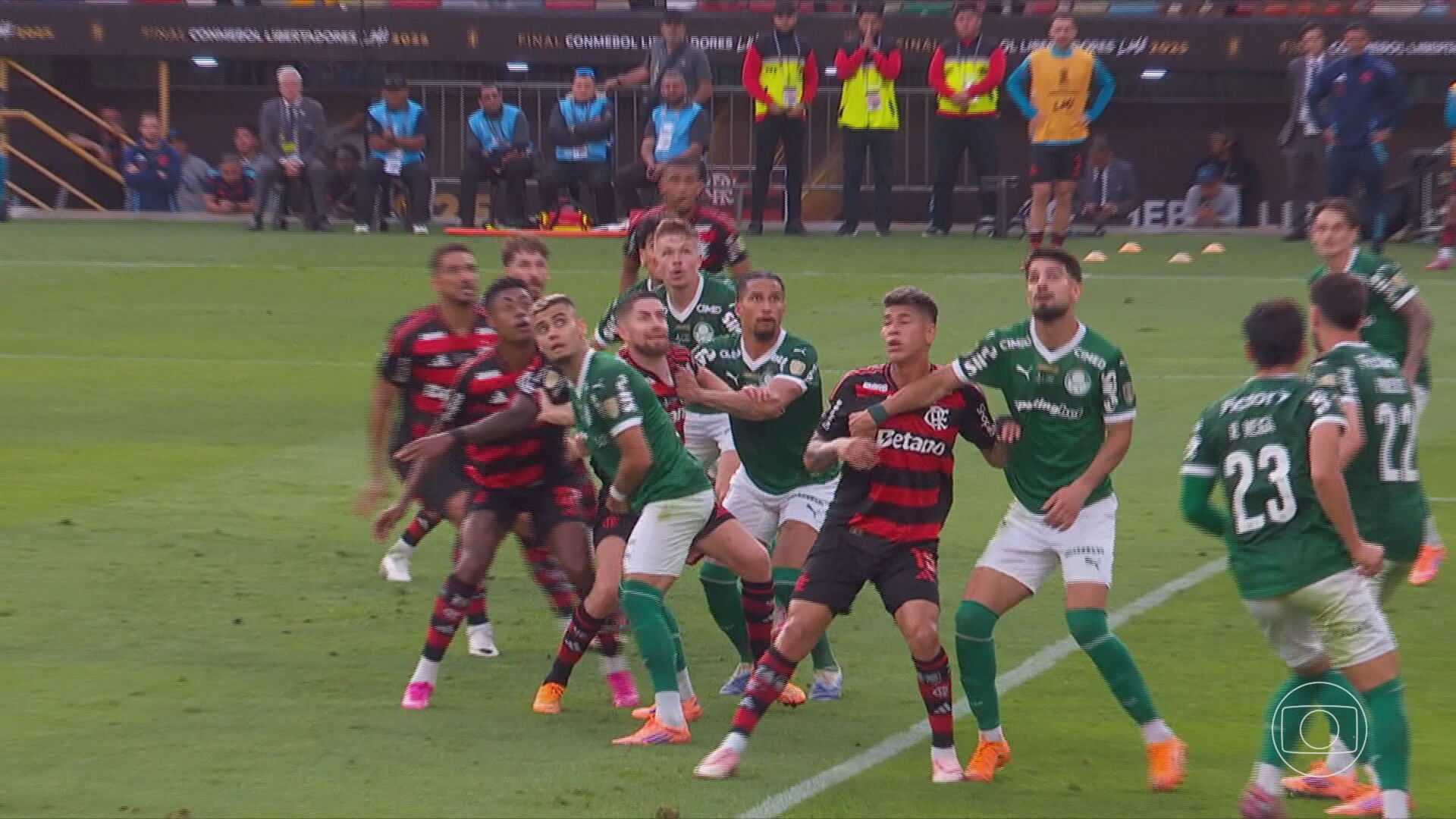 Flamengo tenta conquistar título do Brasileirão no Maracanã, o que não acontece desde 2009