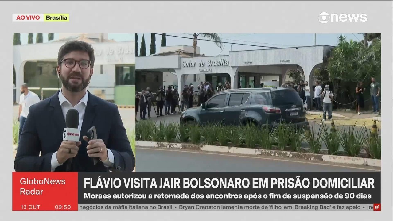 Flávio Bolsonaro faz primeira visita ao ex-presidente Jair Bolsonaro após fim de restrições do STF