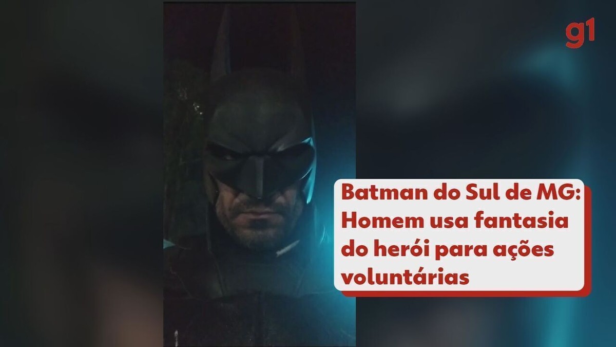 Batman do Sul de MG Homem usa fantasia do her i para a es volunt rias