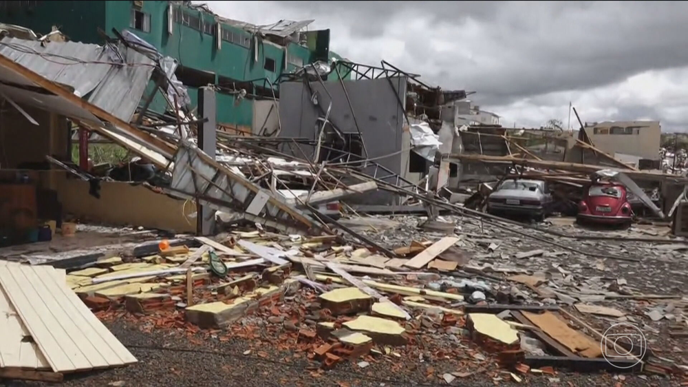 Tornado com ventos de 250 km/h devasta Rio Bonito do Iguaçu, no Paraná, e deixa seis mortos