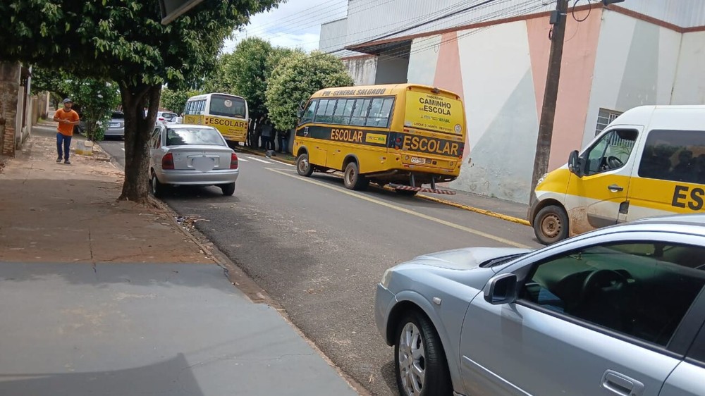 Polícia e Detran aplicam 24 multas, apreendem veículos e encontram irregularidades no transporte escolar em cidade no interior de SP