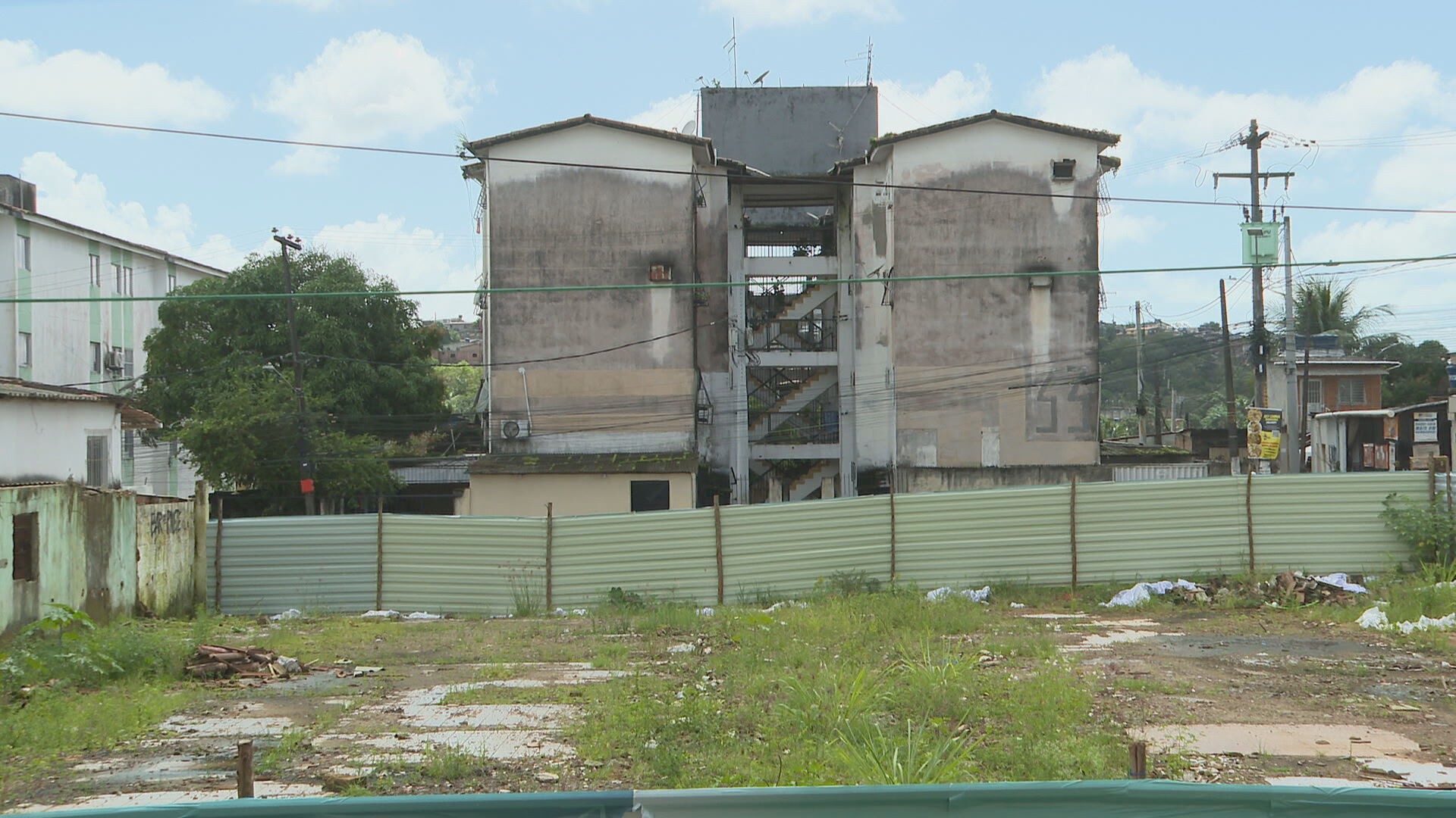 Justiça nega indenização para proprietários de apartamentos demolidos em conjunto residencial no Grande Recife