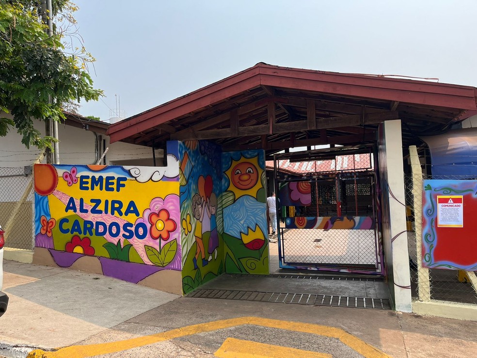 Emef Alzira Cardoso tem aulas suspensas em razão de incêndio. — Foto: Gabriel Pelosi/ TV Tem