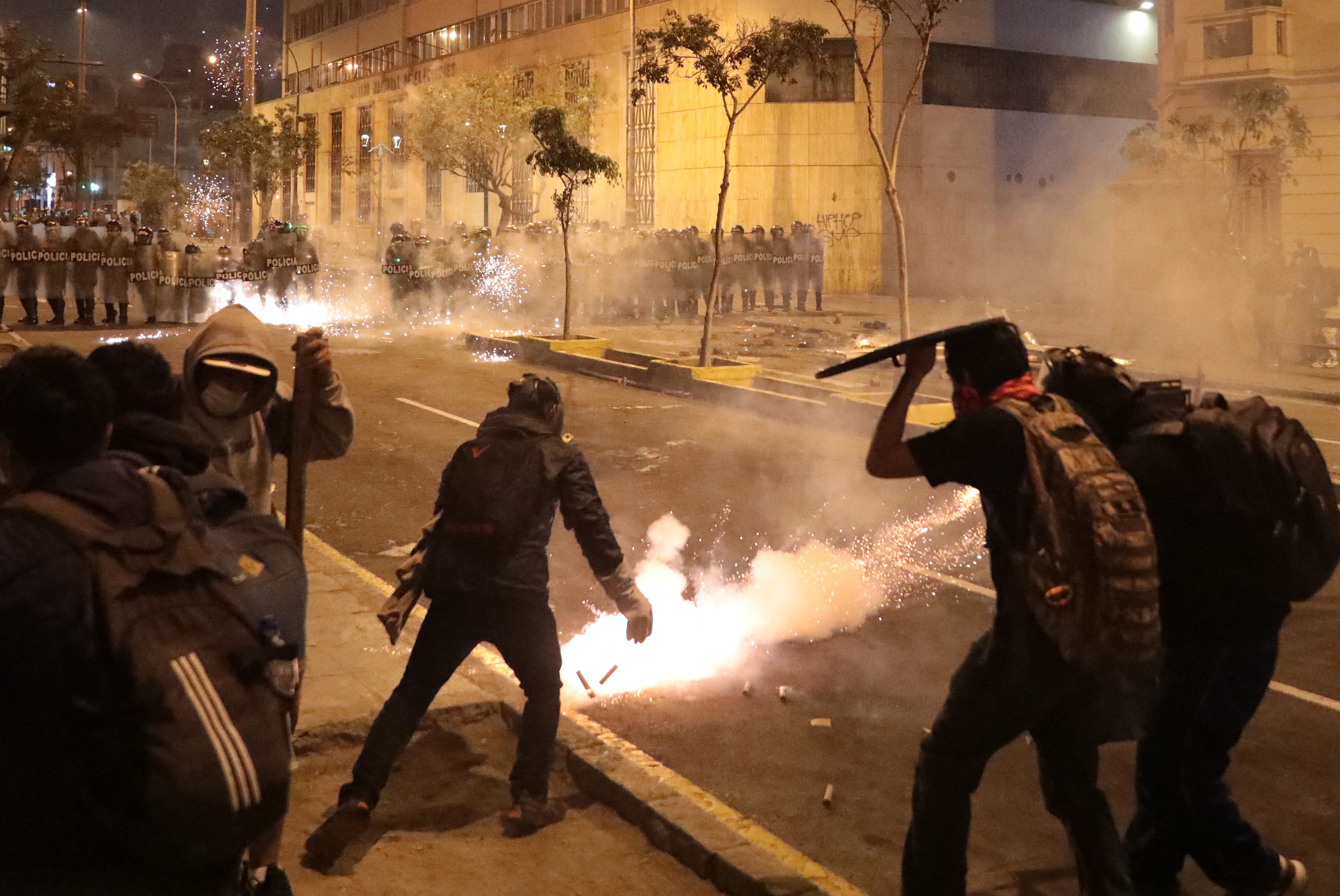 Novo presidente do Peru vai declarar estado de emergência após protestos da geração Z e não descarta toque de recolher