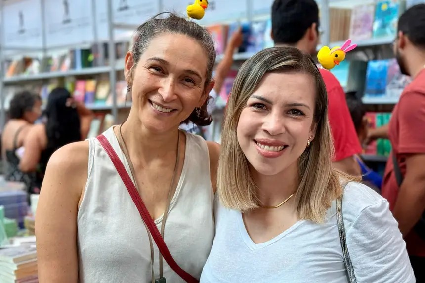 'Pato literário': tendência mundial vira febre na Feira do Livro em Belém