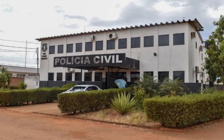 Mulher é presa suspeita de manter filho em cárcere privado