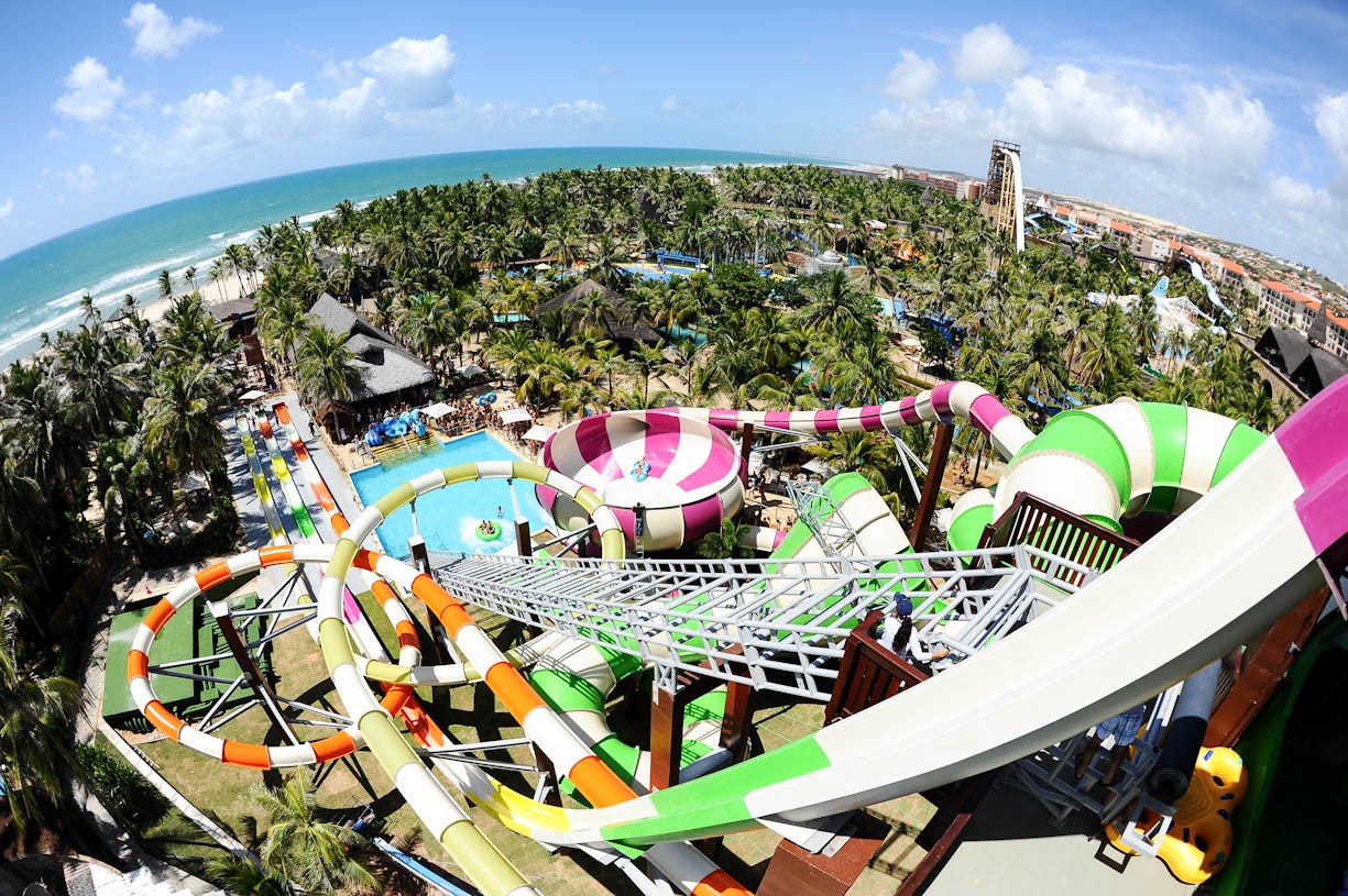 Parque aquático abre 250 vagas de trabalho temporário para a alta estação na Grande Fortaleza