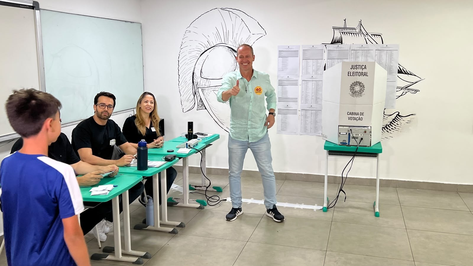 Ricardo Cappelli (PSB) vota no Sudoeste, em Brasília