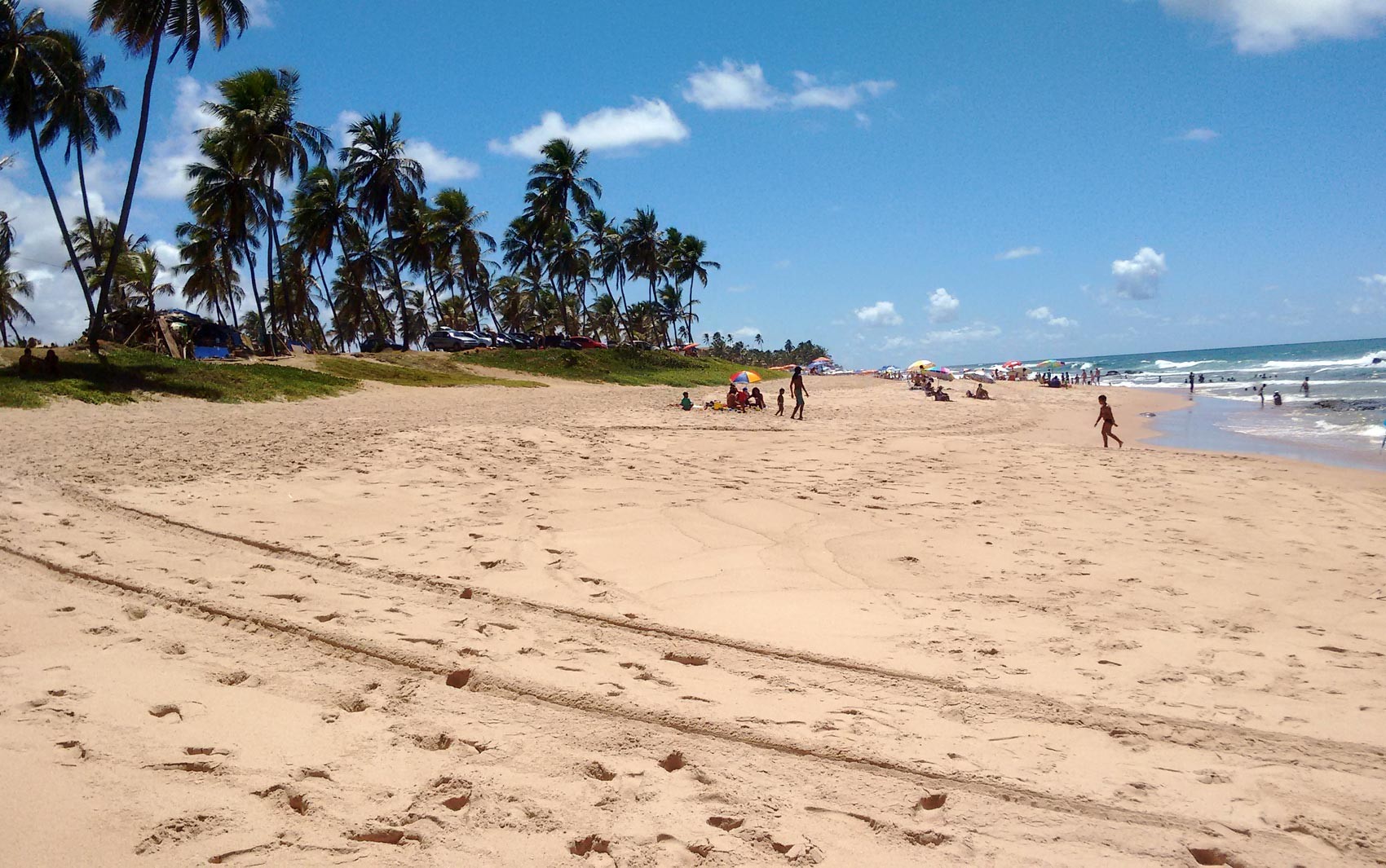 Corpo de adolescente de 15 anos que desapareceu após se afogar em praia de Salvador é encontrado após 48h de buscas