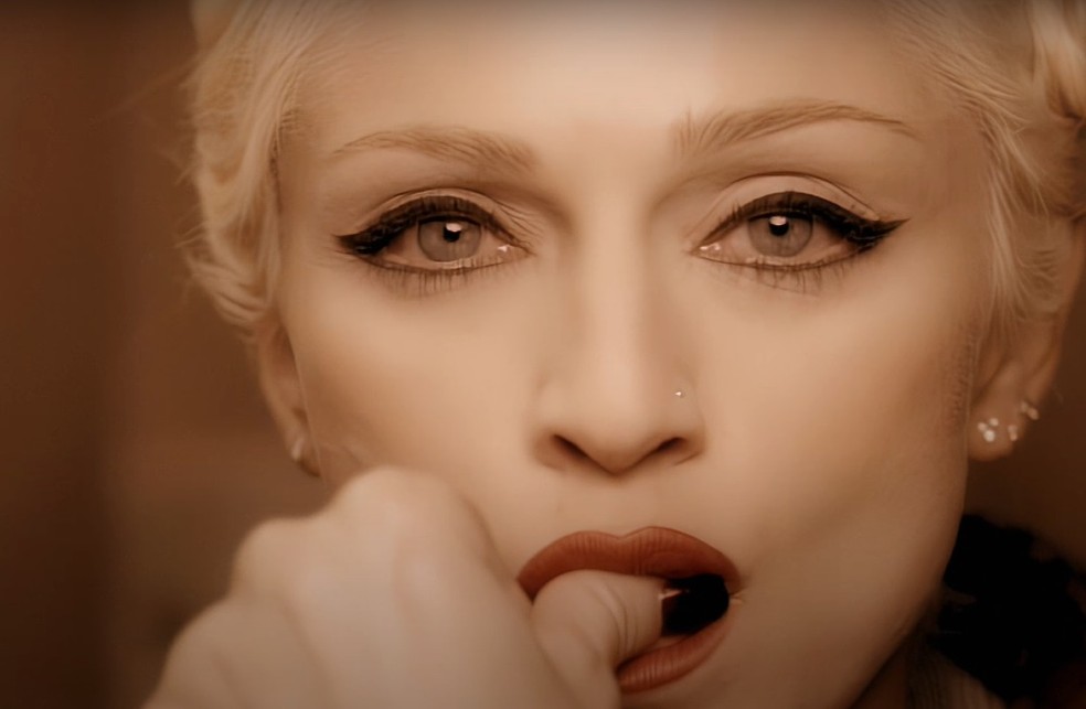 Madonna em 'Take a Bow' — Foto: Reprodução/YouTube