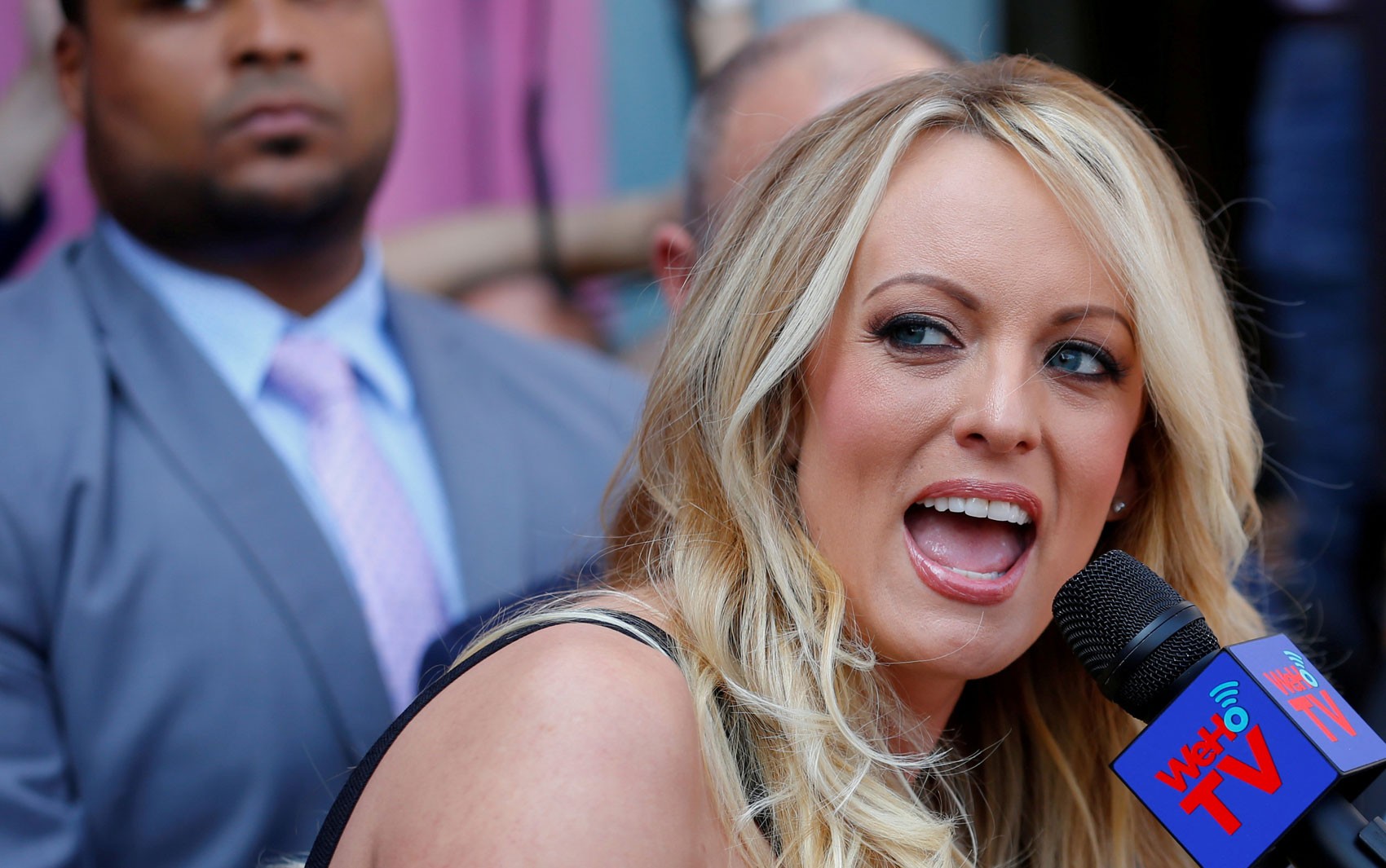 Quem é Stormy Daniels, ex-atriz pornô no centro da condenação de Donald Trump 