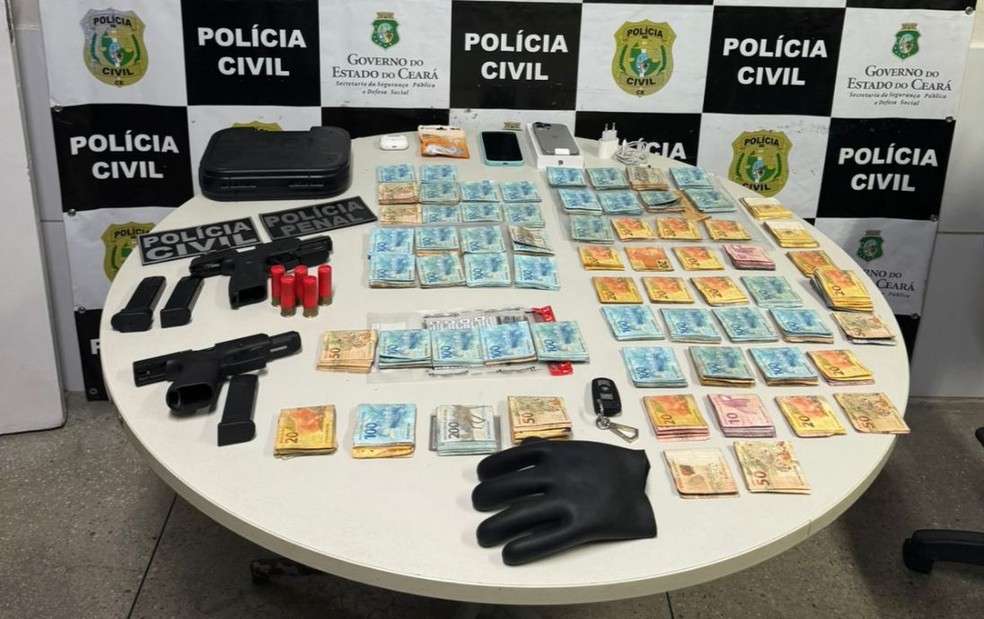 Polícia apreendeu R$ 40 mil na casa de ex-diretor de presídios que foi preso por facilitar entrada de celulares para detentos em unidades prisionais do Ceará. — Foto: SAP/ Divulgação