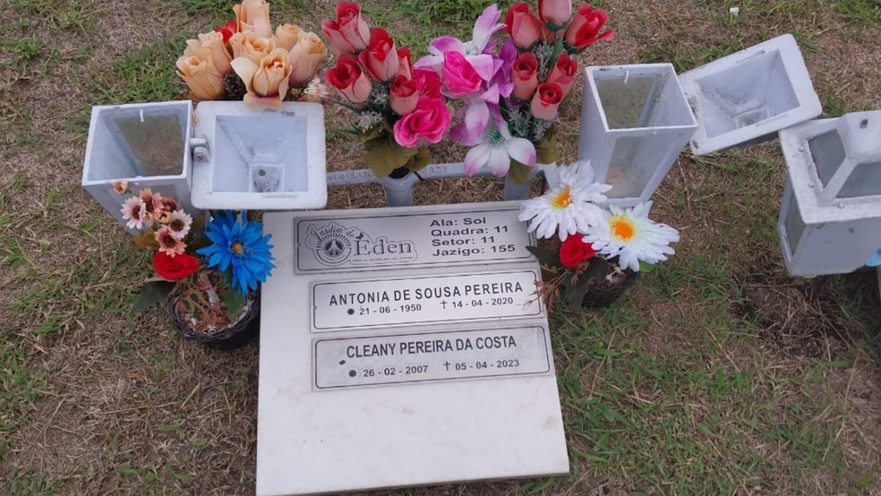 Imagem do túmulo da filha de Antônio Carlos. Ele viajou para Fortaleza para participar de uma homenagem à ela - mas perdeu. — Foto: Arquivo pessoal.